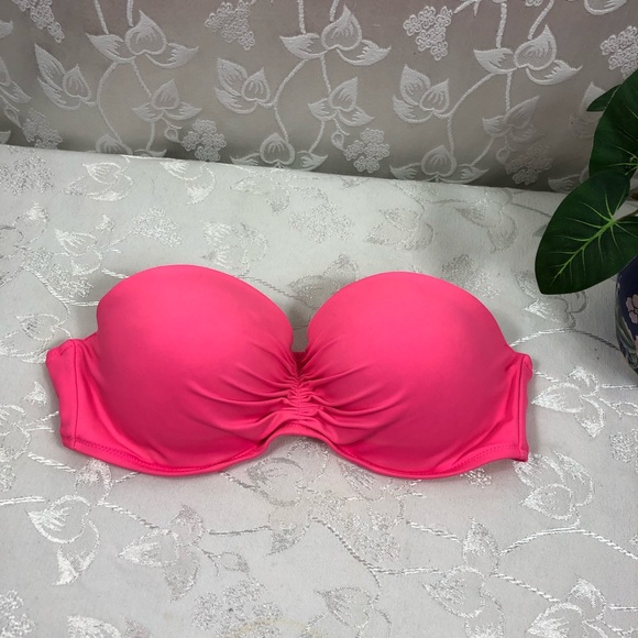 Victoria's Secret Other - Victoria Secret Strapless Bikini Top Size 34 DD. Victoria's Secret Other - Victoria Secret Strapless Bikini Top Size 34 DD.